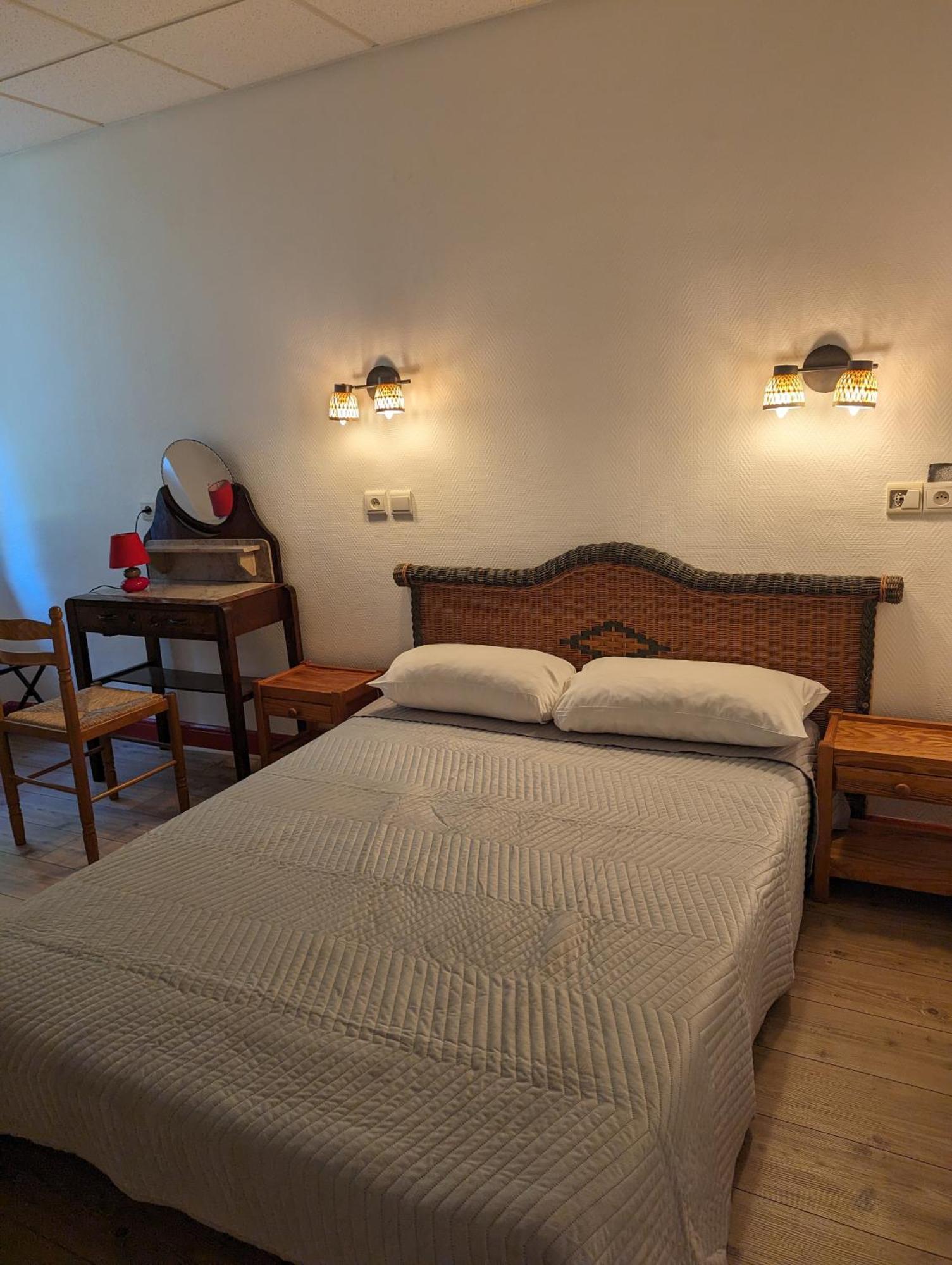 Auberge Des Pins Aubenas Luaran gambar