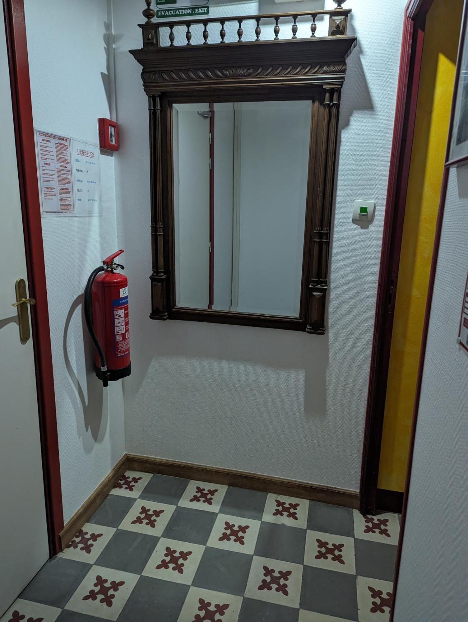 Auberge Des Pins Aubenas Luaran gambar