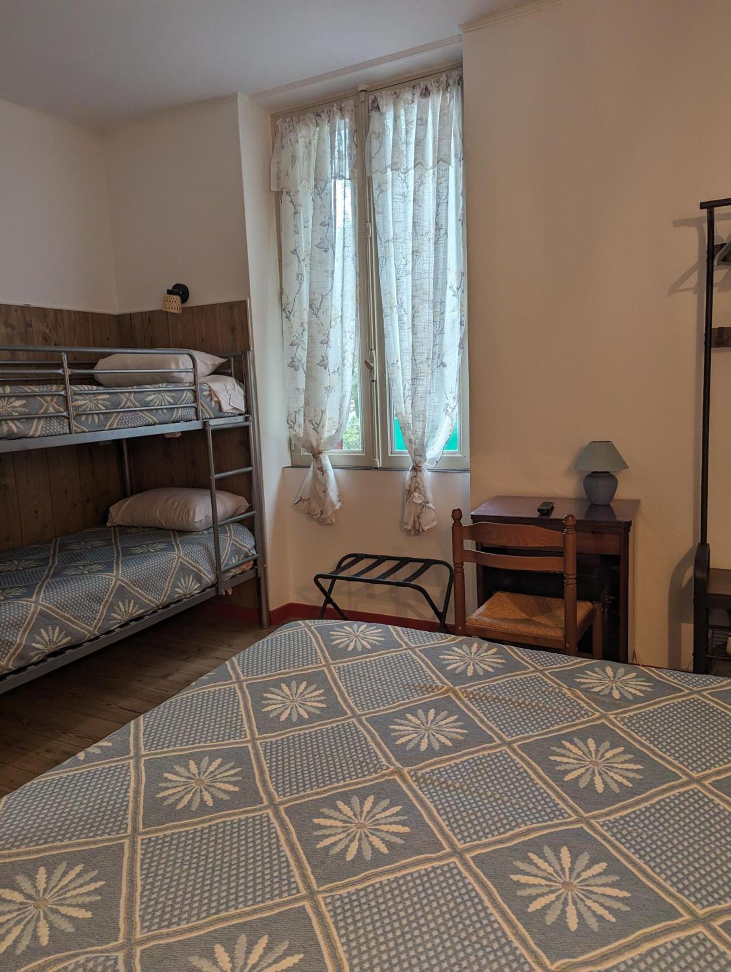 Auberge Des Pins Aubenas Luaran gambar